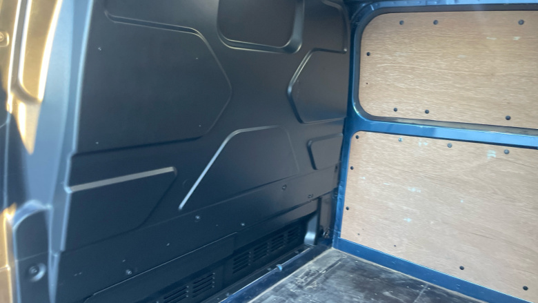 Ford Transit Custom 320 L2 Diesel Fwd 2.0 EcoBlue 170ps Low Roof Limited Van Auto